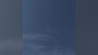 Lyza en bonne voisine offre son cul contre service rendu!