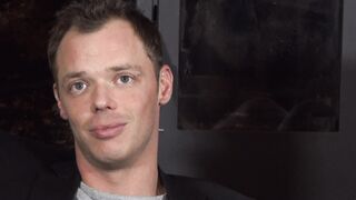 Partie de baise à trois pour une belle brune aux gros nichons!