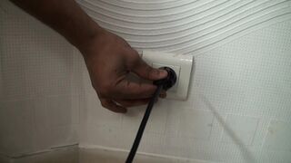 Un technicien chaud lapin intervient pour réchauffer la belle Louise!