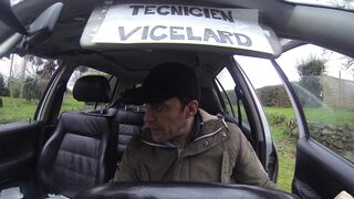 Lula se fait dilater les trous et secouer ses gros seins!