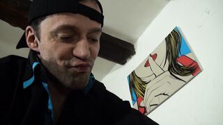 Lula se fait dilater les trous et secouer ses gros seins!