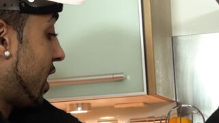 Des techniciens pervers en intervention chez Lily, une cliente accueillante!