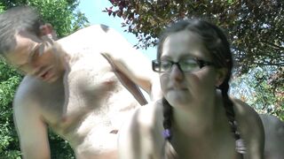 Sophie, jeune bachelière, a envie d'un bon coup entre deux révisions!