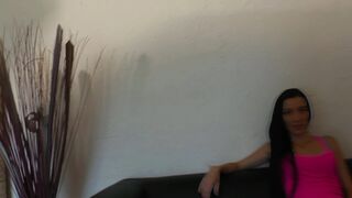 Tania et sa petite rondelle serrée vont déguster!