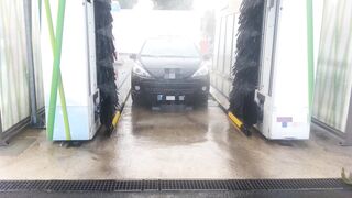 Linda se fait un road trip sexuel avec deux mecs!