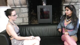 Ivannah et sa chatte poilue passent un casting très stylé!