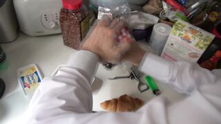 Samia, une voisine très entreprenante, s'invite à poil chez Rico!