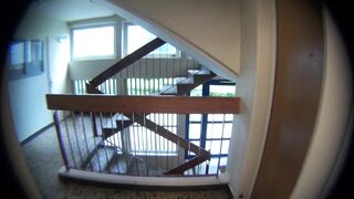 De retour du Cap d'Agde, Gaellia se reprend une cartouche par son voisin de pallier!