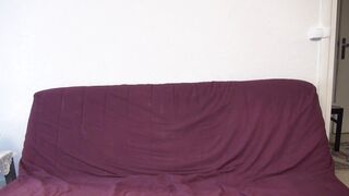 De retour du Cap d'Agde, Gaellia se reprend une cartouche par son voisin de pallier!