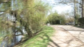 Il ne faut jamais parier avec Max... Il est capable de nous amener une salope en 15min