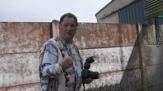 Reportage dans un club où Jessie 19ans se fait initier au sexe bien hard