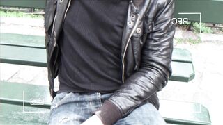 Naomie, blackette nympho, recherche un mâle dans les rues de Paris.