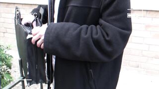 Naomie, blackette nympho, recherche un mâle dans les rues de Paris.