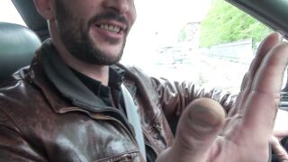 Draguée en terrasse, baisée sauvagement dans les bois