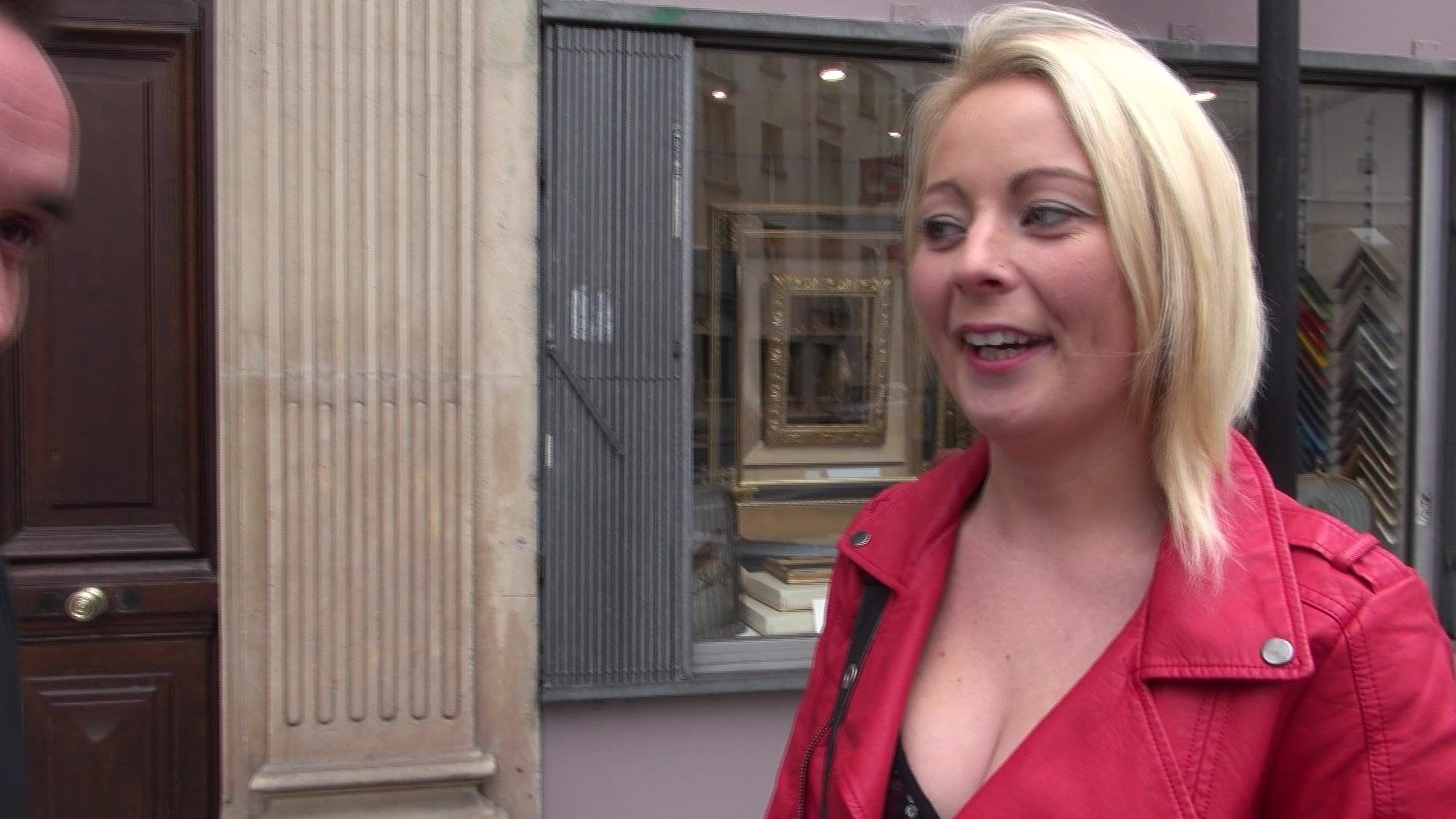 Marion croisée dans une rue à Paris, adore la sodo !