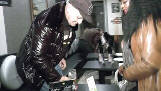 Esther découvre l'orgasme multiple avec un papy très expérimenté.