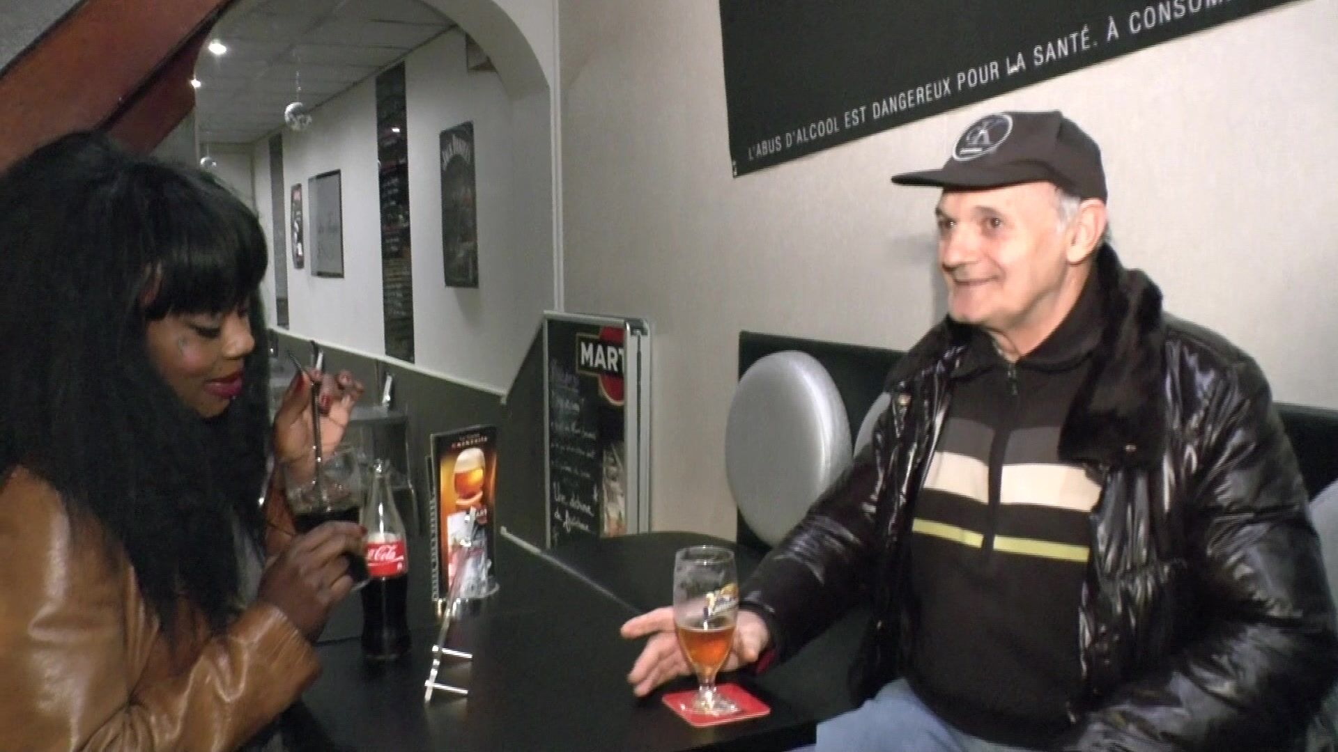 Esther découvre l'orgasme multiple avec un papy très expérimenté.