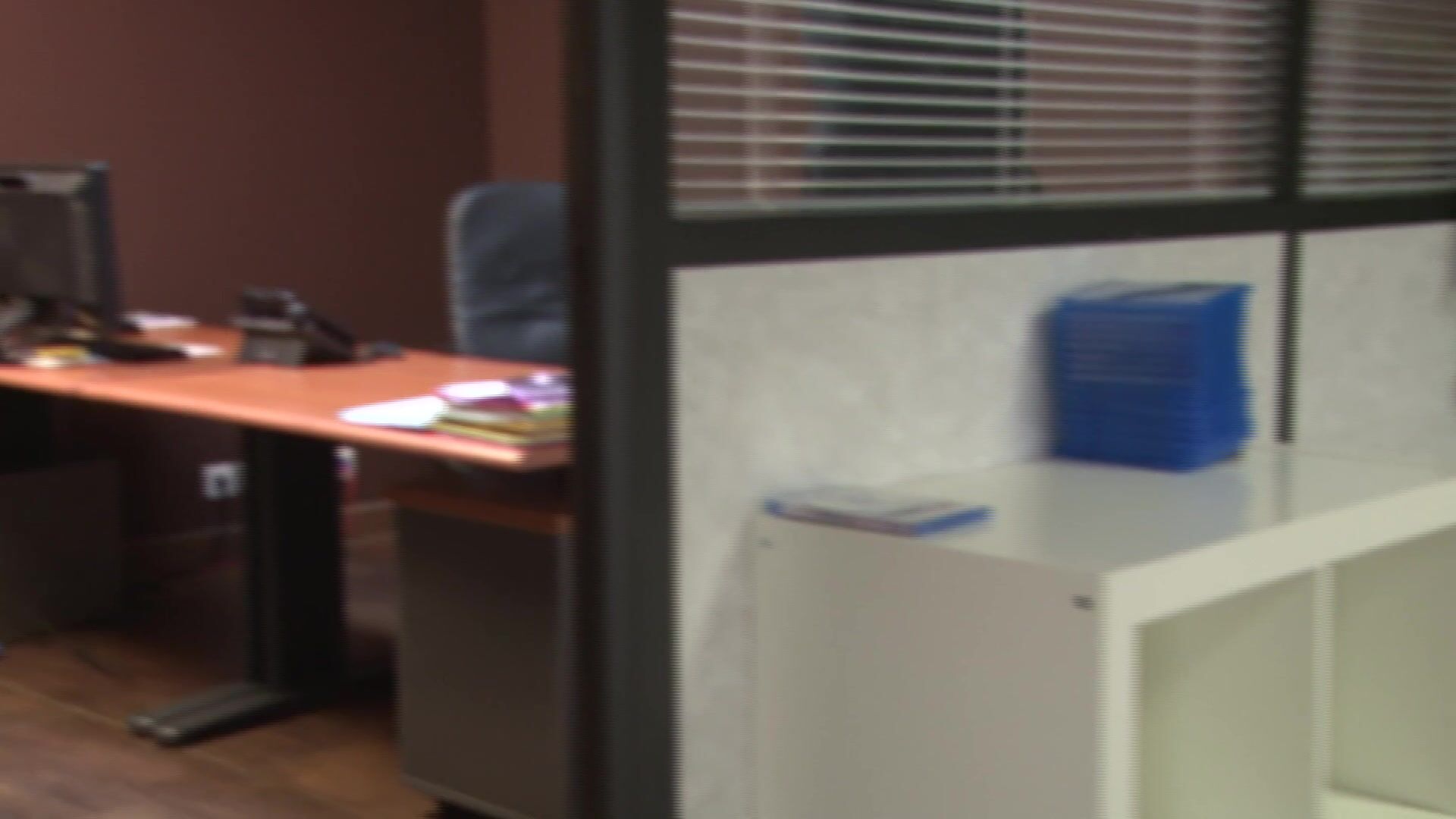 Une directrice aux grosses mamelles défoncée par son employé !