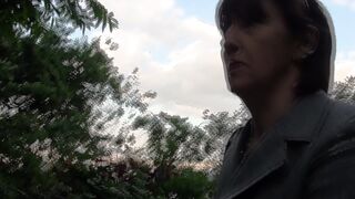 Sophie, cougar et agent immobilier prête à tout pour vendre!