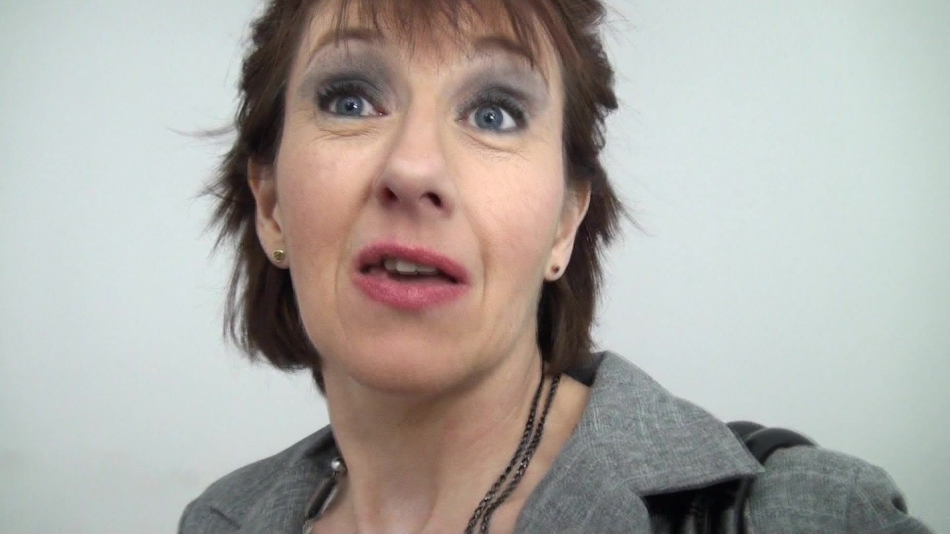 Sophie, cougar et agent immobilier prête à tout pour vendre!