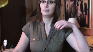 Lola, bonne chienne à gros seins se fait défoncer dans un parking souterrain!