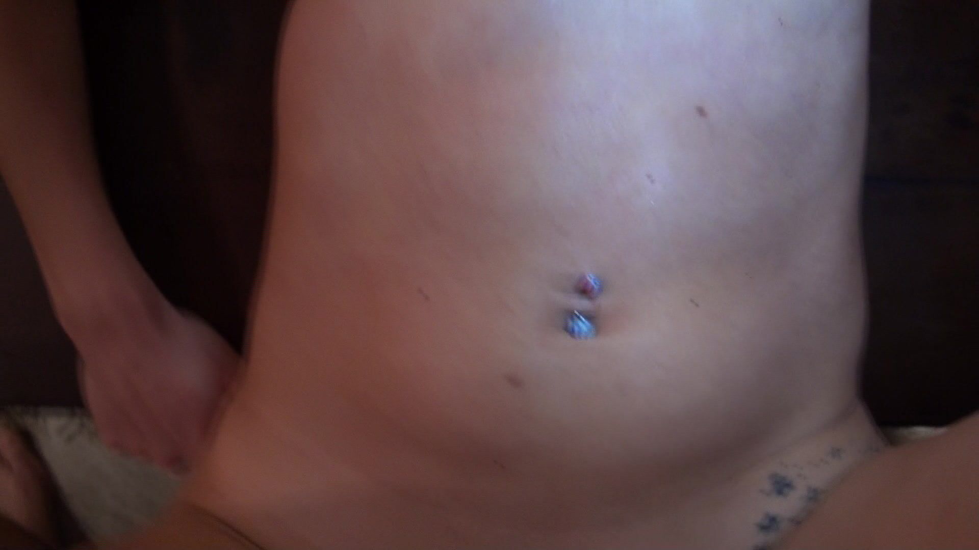 Caramella, 27 ans vient se faire une sextape avec Max!